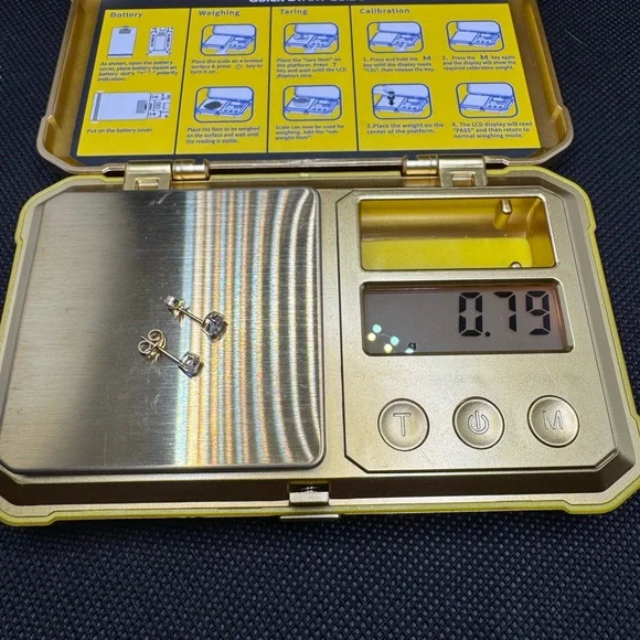 REAL 18K SAUDI GOLD MOISSANITE STUD EARRINGS - Picture 6 of 6